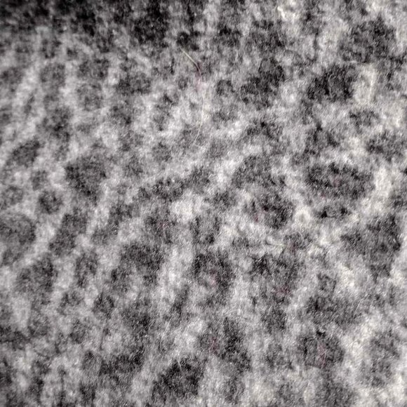 Reversible Leopard print blanket throw on the larger side - Picture 3 of 3